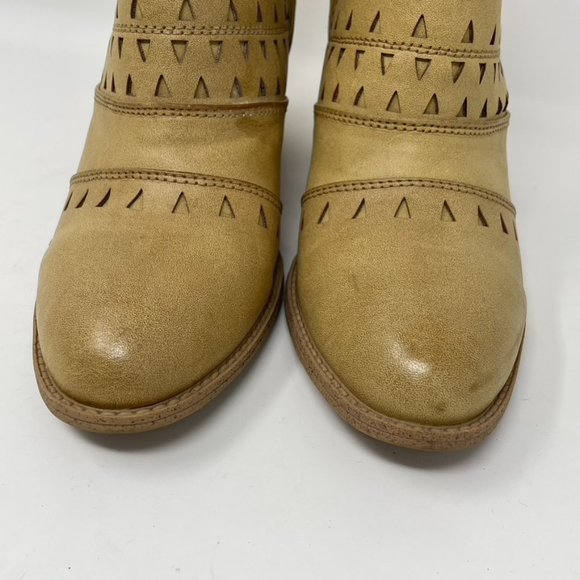 EuroSoft Sofft Womens Faux Leather Tan Laser Cut Stack Heel Bootie Size 8 - Picture 4 of 12